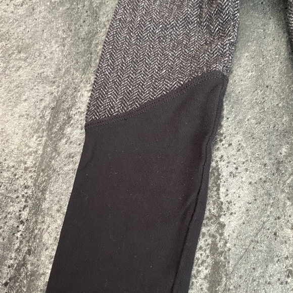 Ivivva by Lululemon black and grey top - Picture 5 of 9